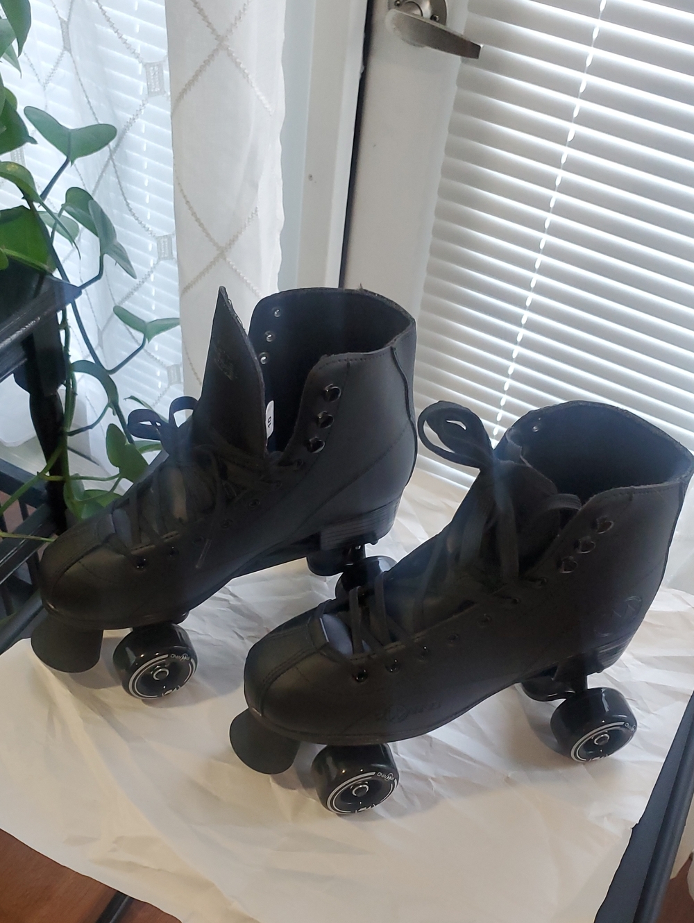 Men's Black Quad Roller Skates - Classic High-Top Design
